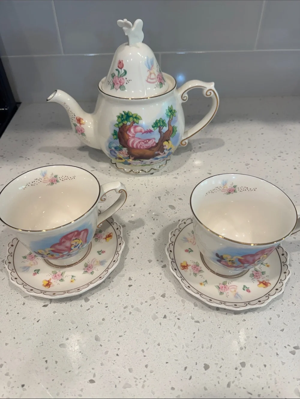 Like New | Disney | Alice in Wonderland Cheshire Cat | Teapot Cups & Saucers Set